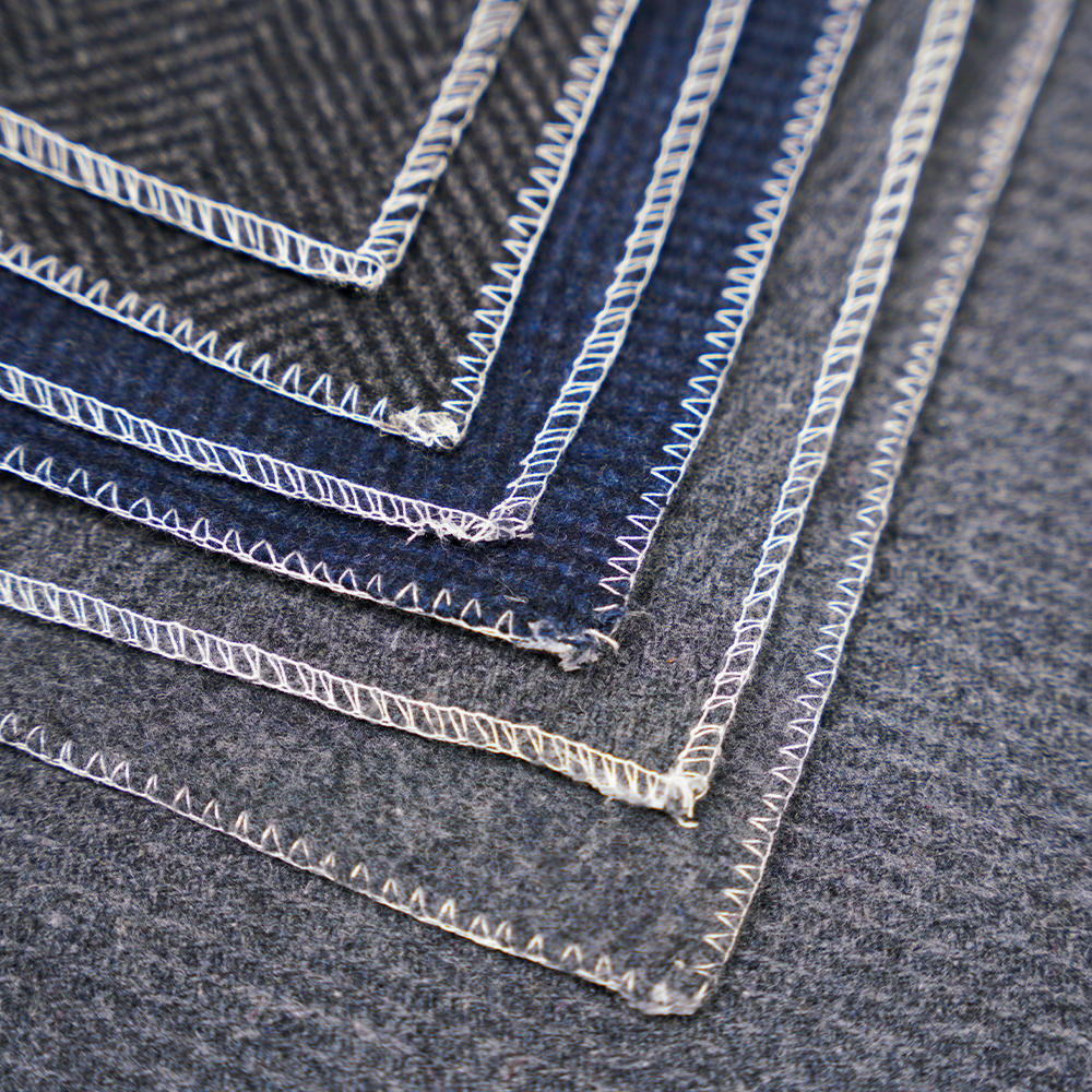 50 % uld, 50 % andre fibre, 760G/M, mørkegrå + mellemgrå, plaid sildebensmønster Melton-stof, ML-241150-760