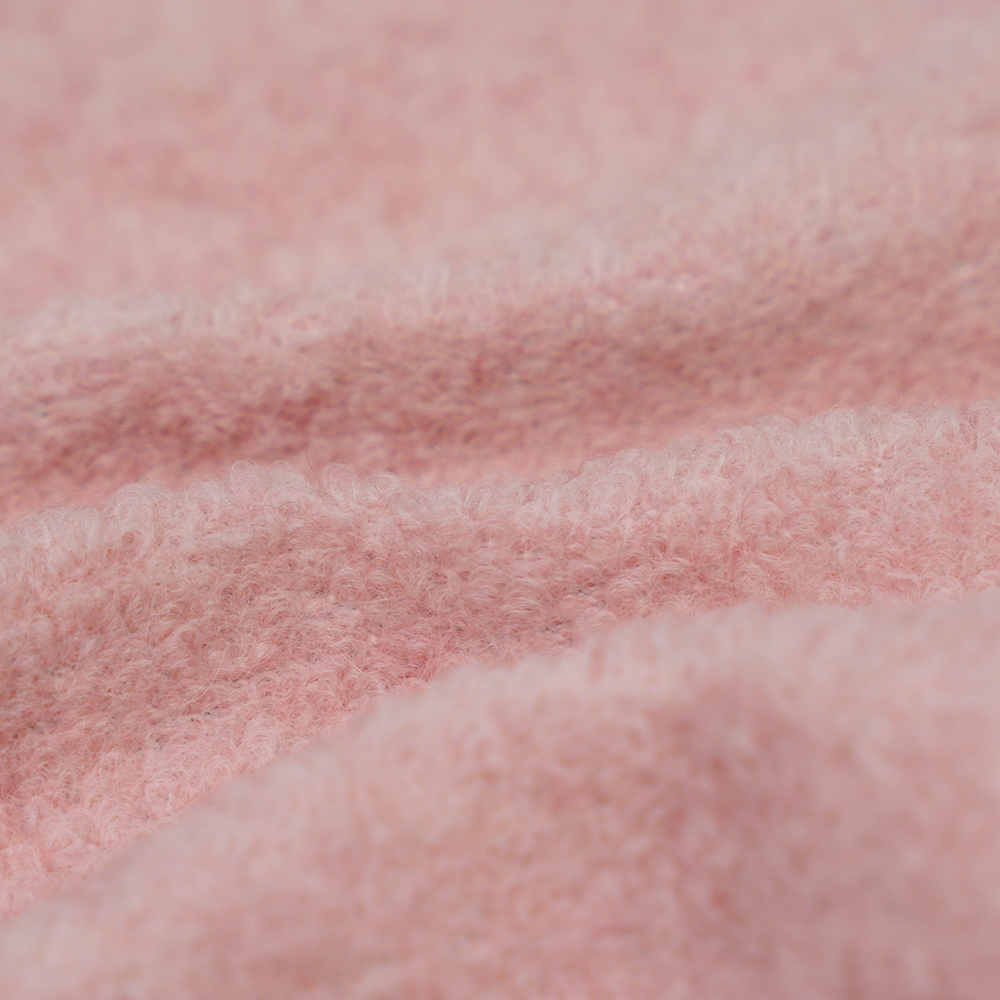 40 % uld, 60 % polyester, 700-740G/M, lyserød og hvid, løkkestrikket uldstof i små fiskeskæl, ML-26-X082022